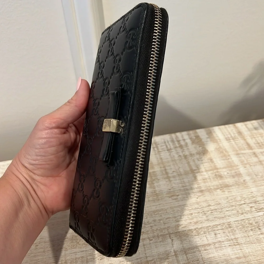 Gucci Black Embossed GG Leather Zip Wallet with Gold Tone Accent